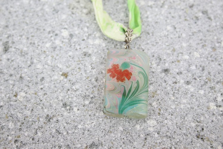 ebru_sanati_kolye_karanfil_akik